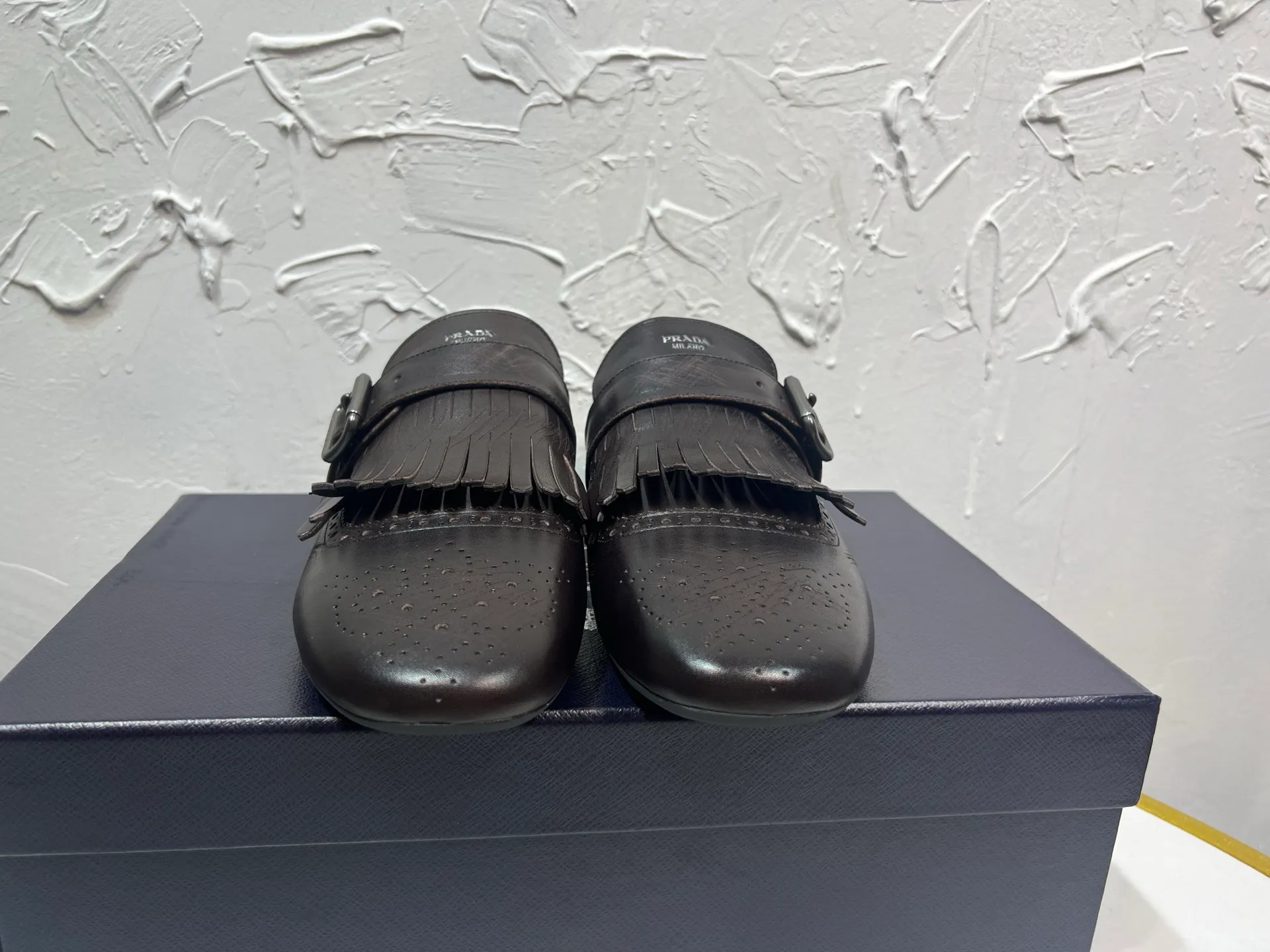P820 ​​prada derby2025 spring and autumn latest Prada slip-on retro men's leather shoes, Shuffle tassel strap Monk shoes, original one-to-one development, outsole one-to-one molding, upper cowhide, lining and foot cowhide, rubber sole, original packaging Code number: 39-46